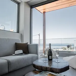 Ξενοδοχείο με διαμερίσματα King's & Queen's - With Private Pool, Άφυτος